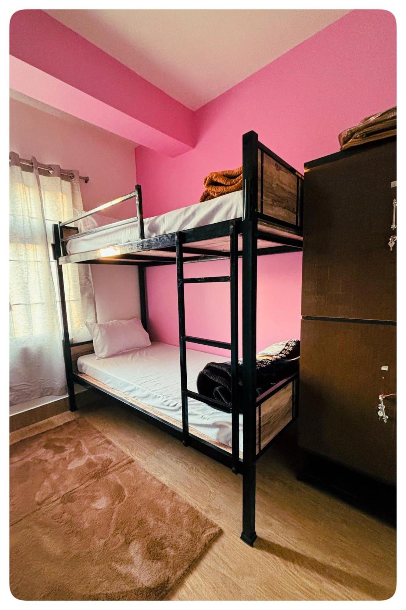 Stargaze Backpackers Shillong Hostel ภายนอก รูปภาพ