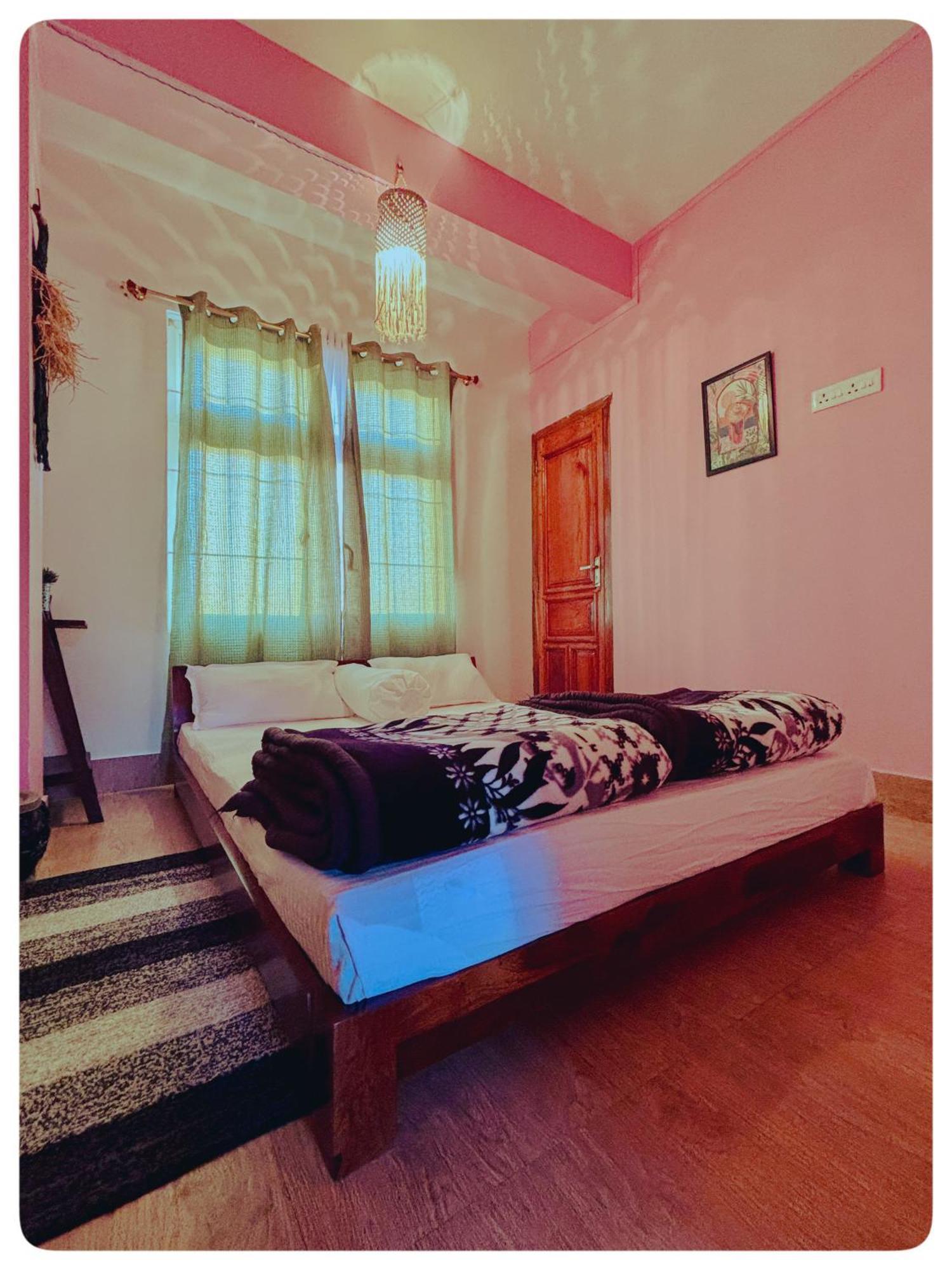 Stargaze Backpackers Shillong Hostel ภายนอก รูปภาพ