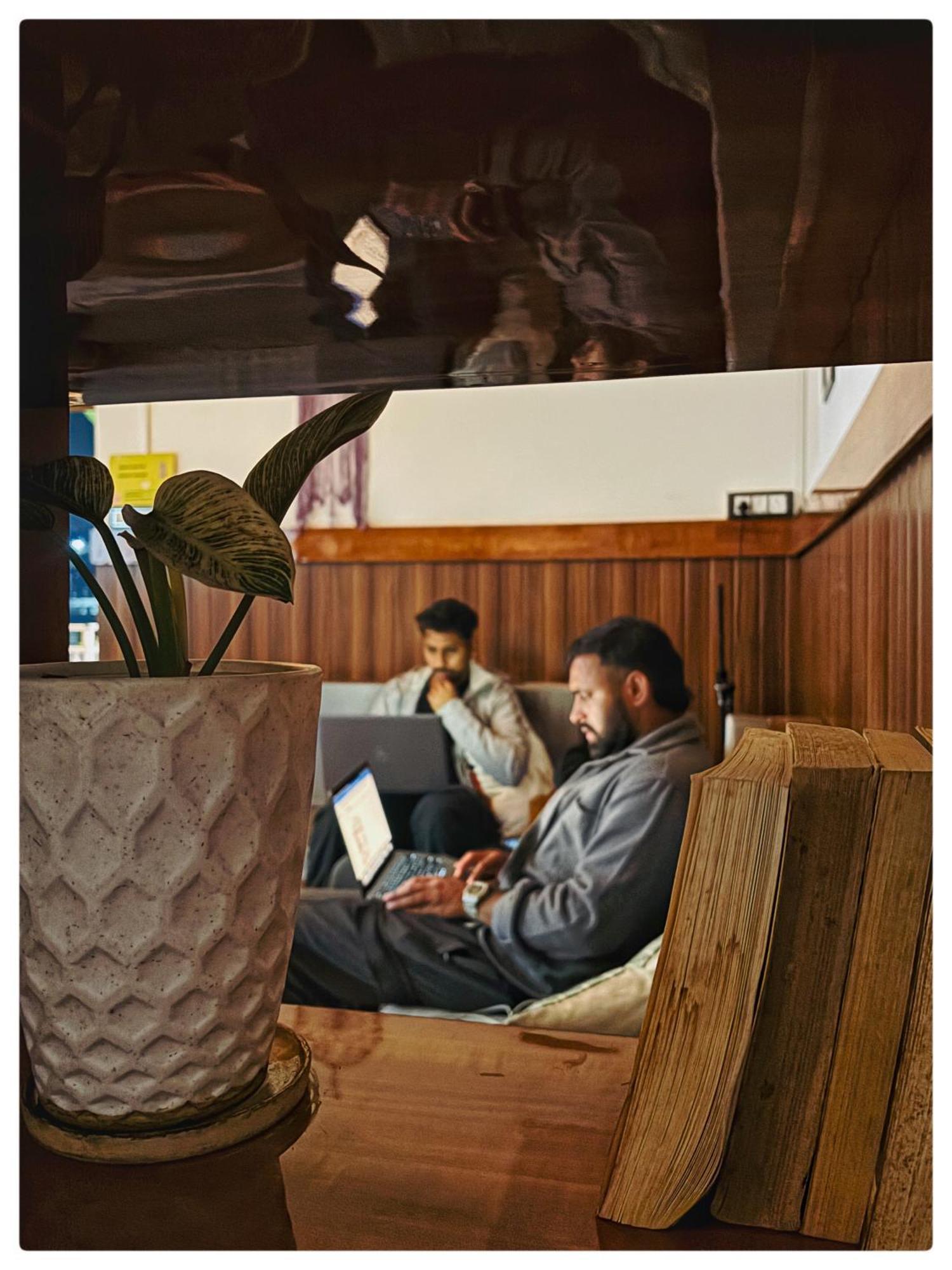 Stargaze Backpackers Shillong Hostel ภายนอก รูปภาพ
